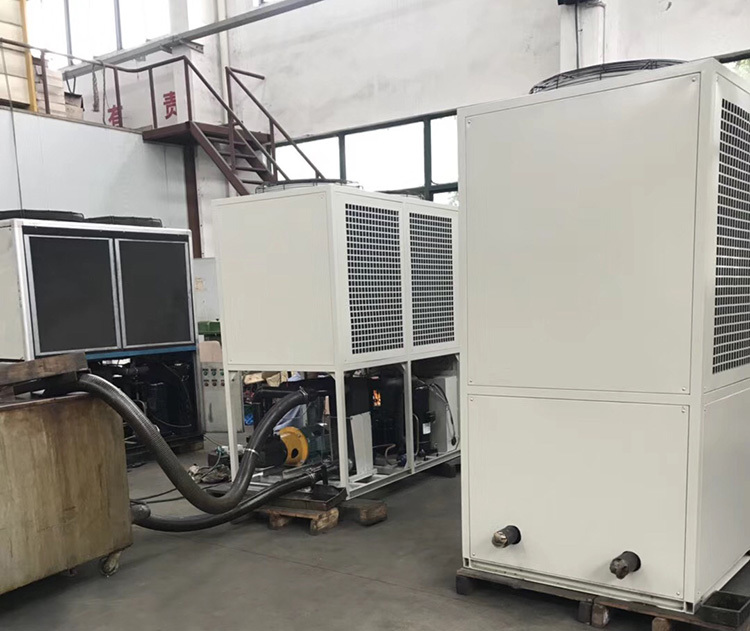 油冷機(jī)調(diào)試中 油冷機(jī)調(diào)試中