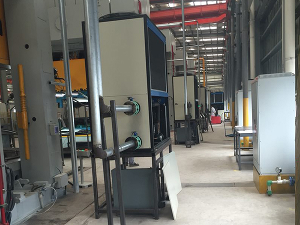 工業(yè)油冷機高速運轉會遇到什么問題